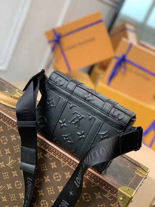 Replica Louis Vuitton 2022 Trunk Handbags M57952