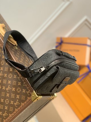 Replica Louis Vuitton 2022 S Lock Handbags M58489