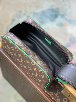 Replica Louis Vuitton 2022 Dopp Kit Handbags M46253