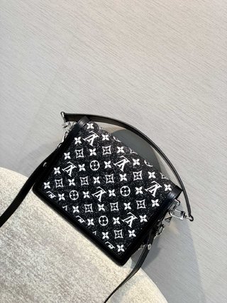 Replica Louis Vuitton Dauphine Handbags