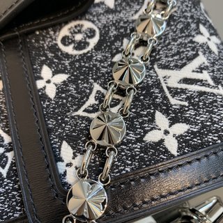 Replica Louis Vuitton Dauphine Handbags