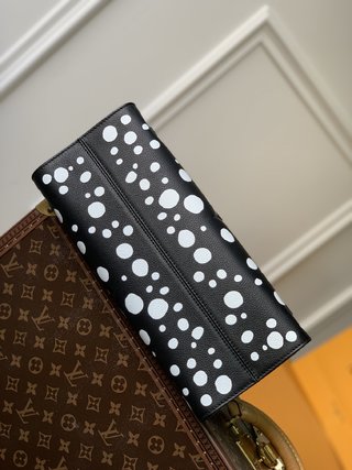 Replica LOUIS VUITTON LV X Yk Onthego Mm​ Black/white Monogram Empreinte