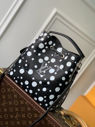 Replica LOUIS VUITTON LV X Yk Néonoé MM Black/white Monogram Empreinte