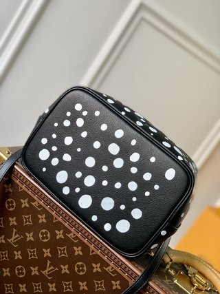 Replica LOUIS VUITTON LV X Yk Néonoé MM Black/white Monogram Empreinte