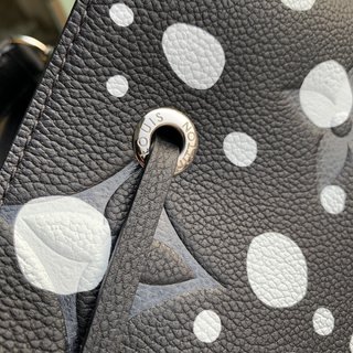 Replica LOUIS VUITTON LV X Yk Néonoé MM Black/white Monogram Empreinte