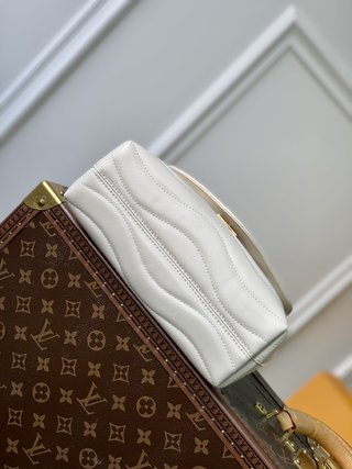 Replica LOUIS VUITTON Hold Me Ivoire Cowhide