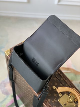 Replica LOUIS VUITTON Fastline Wearable Wallet Black Autres Cuirs