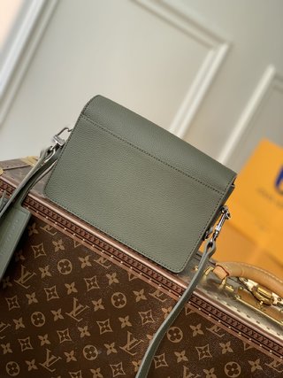 Replica LOUIS VUITTON Fastline Wearable Wallet Khaki Autres Cuirs