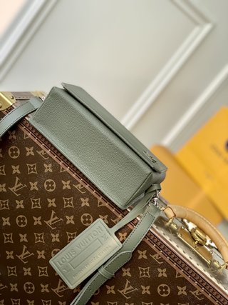 Replica LOUIS VUITTON Fastline Wearable Wallet Khaki Autres Cuirs