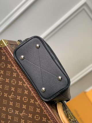 Replica LOUIS VUITTON Blossom MM Black Mahina