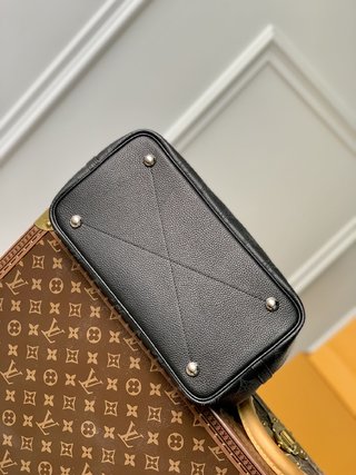 Replica LOUIS VUITTON Blossom MM Black Mahina