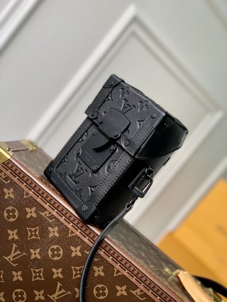 Replica Vertical Trunk Wearable Wallet Taurillon Monogram - Bags